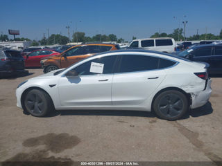 Tesla Model 3 foto 13