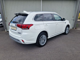 Mitsubishi Outlander foto 3