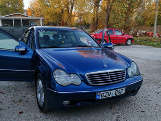 Mercedes C-Class foto 2