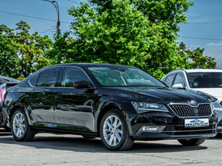 Skoda Superb foto 1