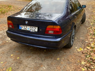 BMW 5 Series foto 4