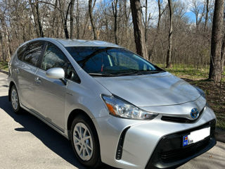 Toyota Prius v