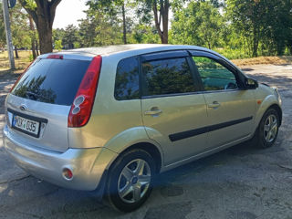Ford Fiesta foto 3