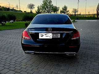 Mercedes E-Class foto 2