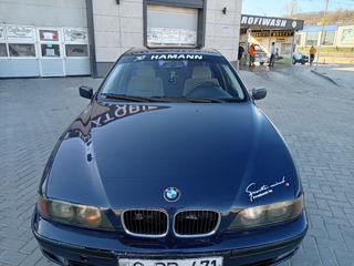 BMW 5 Series foto 1