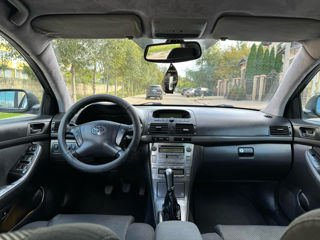 Toyota Avensis foto 8