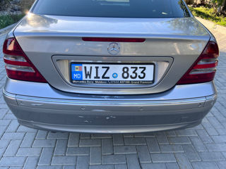 Mercedes C-Class foto 3