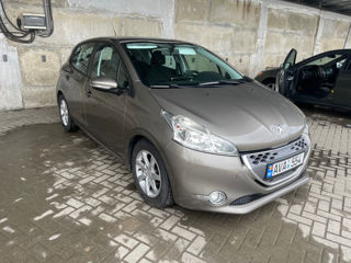 Peugeot 208 foto 3