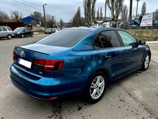 Volkswagen Jetta foto 7