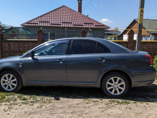 Toyota Avensis foto 1