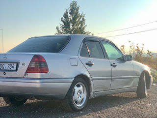 Mercedes C-Class foto 2