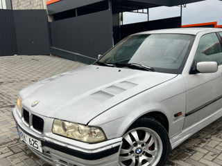 BMW 3 Series foto 4