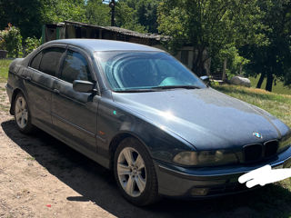 BMW 5 Series foto 1