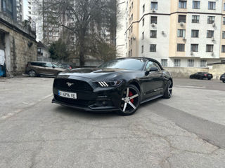 Ford Mustang foto 1