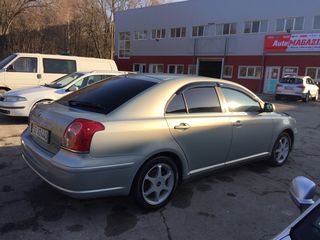 Toyota Avensis foto 2