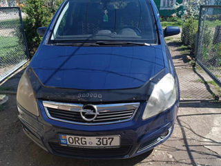 Opel Zafira foto 2