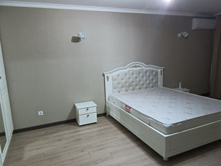 Apartament cu 2 camere, 70 m², Botanica, Chișinău foto 2