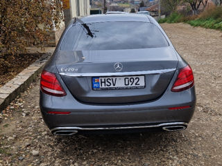 Mercedes E-Class foto 2