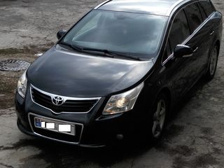 Toyota Avensis foto 1