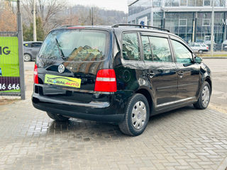 Volkswagen Touran foto 5