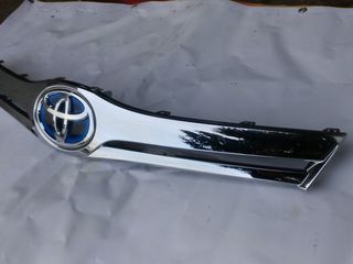 Накладка решетки радиатора Toyota auris hybrid 2010-2012 foto 5