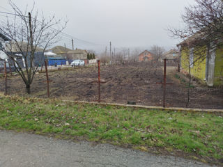 Vând lot de teren pentru construcții în centrul comunei Tohatin, de 7 ari.
