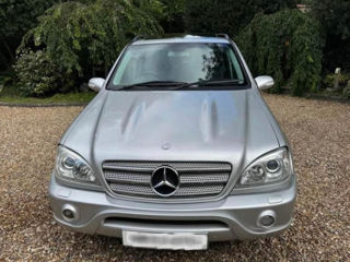 Se dezmembreaza Mercedes ML W163  55 AMG