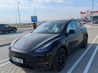 Tesla Model Y foto 3