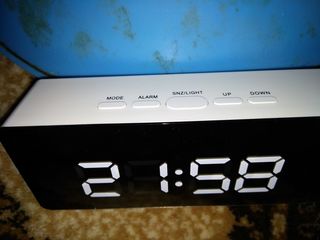 Часы с будильником, гигрометром и термометром Led Mirror Clock; Календарь, Питан. USB. AAA. foto 2