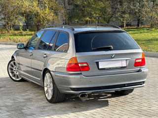 BMW 3 Series Touring foto 2