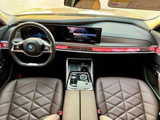 BMW i7 foto 5