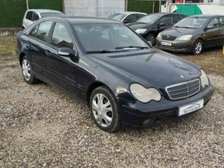 Mercedes C-Class foto 2