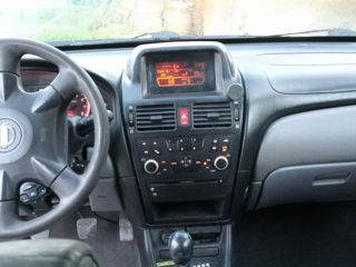 Nissan Almera foto 9