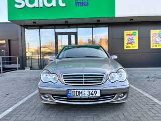 Mercedes C-Class foto 2