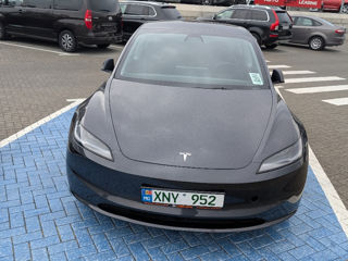 Tesla Model 3 foto 3