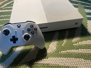 Xbox one s с большим количеством дисков в подарок и в полностью рабочем состоянии foto 3