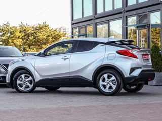 Toyota C-HR foto 2