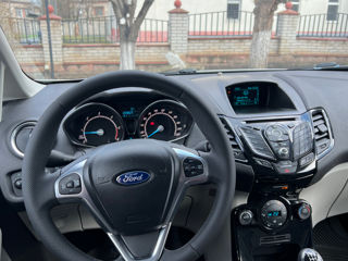 Ford Fiesta foto 9