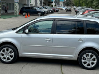 Volkswagen Touran foto 4