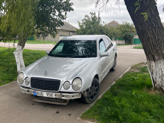 Mercedes E-Class foto 8