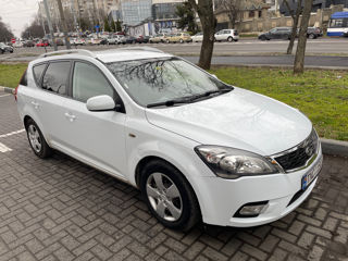 KIA Ceed foto 2