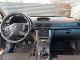 Toyota Avensis foto 7