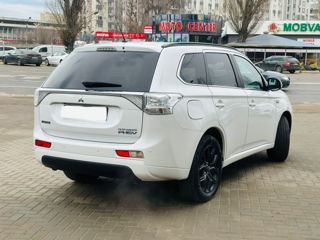 Mitsubishi Outlander foto 3