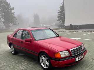 Mercedes C-Class foto 2