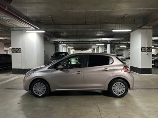 Peugeot 208 foto 9