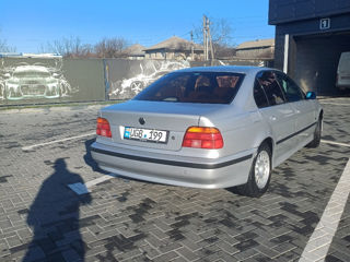 BMW 5 Series foto 3