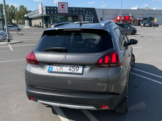 Peugeot 2008 foto 2