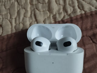 Vînd airpods 3 foto 3