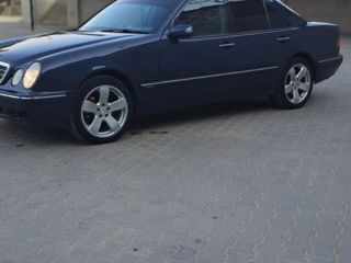 Mercedes E-Class foto 9