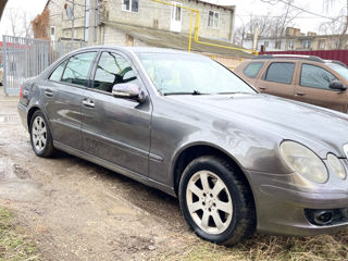 Mercedes E-Class foto 2